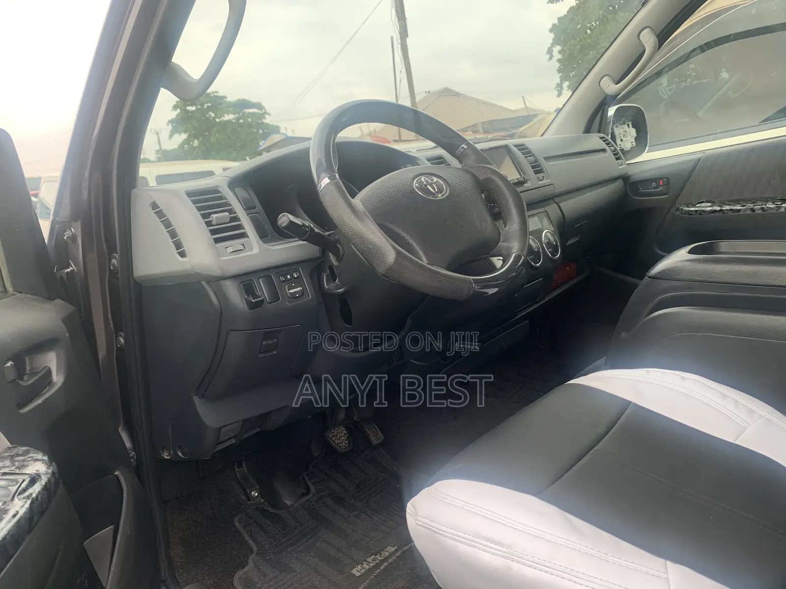 Toyota HiAce 2012 Black