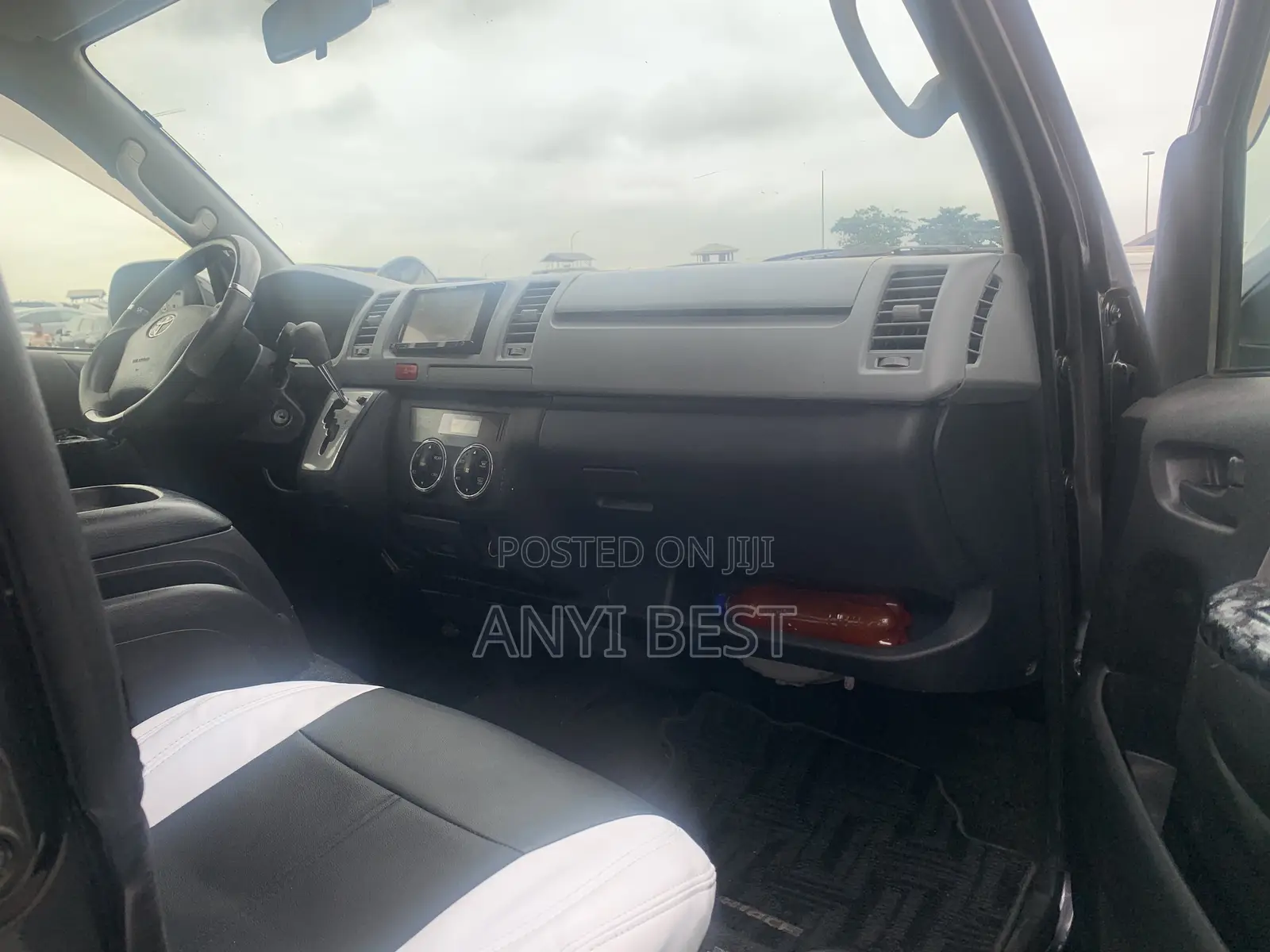 Toyota HiAce 2012 Black