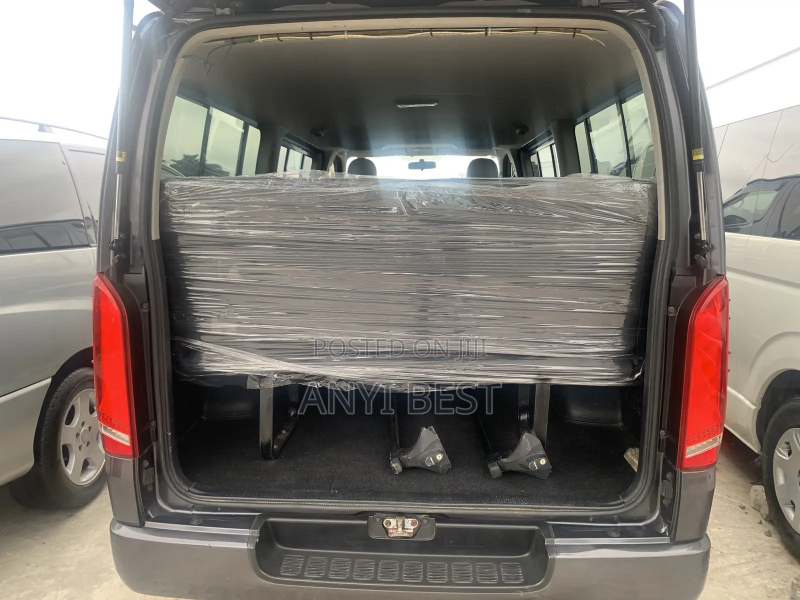 Toyota HiAce 2012 Black