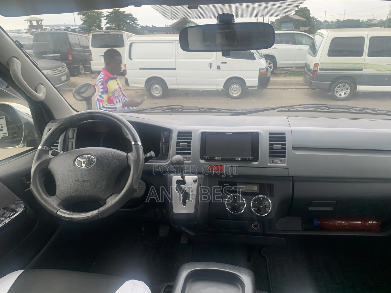 Toyota HiAce 2012 Black