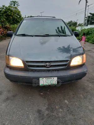 Photo - Toyota Sienna LE 2002 Green