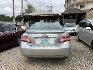 Photo - Toyota Camry LE 4dr Sedan (2.5L 4cyl 6AM) 2010 Silver