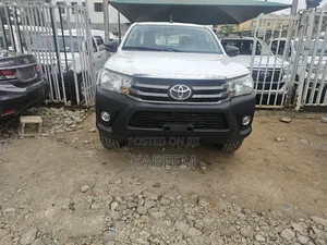 Toyota Hilux Revo Double Cab Petrol 2.7 RWD 2018 White