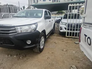 Toyota Hilux Revo Double Cab Petrol 2.7 RWD 2018 White
