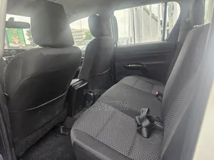 Toyota Hilux Revo Double Cab Petrol 2.7 RWD 2018 White