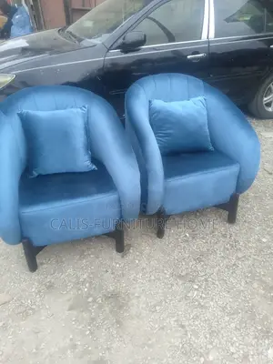 2 Singles Accent Chairs