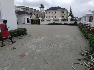 8bdrm Mansion in Gusape By Nnpc, Guzape District for sale