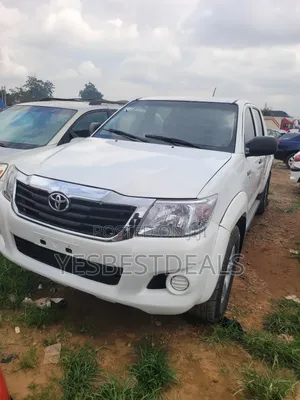 Toyota Hilux WORKMATE 4x4 2015 White