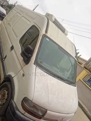 Photo - Renault Master 2007 White