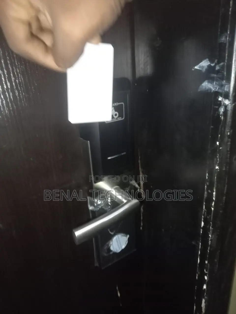 Free‐Software Card Lock for Hotels