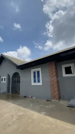 6bdrm Bungalow in Nkpolu , Rumuigbo , for sale