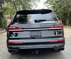 Audi Q7 2022 Black