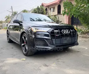 Audi Q7 2022 Black