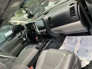 Toyota Sequoia Platinum 4x4 2018 Black