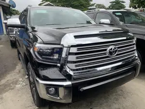 Toyota Sequoia Platinum 4dr SUV 4WD (5.7L 8cyl 6A) 2017 Black