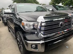 Toyota Sequoia Platinum 4x4 2018 Black
