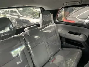 Toyota Sequoia Platinum 4dr SUV 4WD (5.7L 8cyl 6A) 2015 Silver