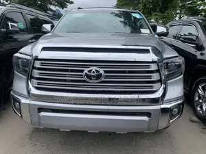 Toyota Sequoia Platinum 4dr SUV 4WD (5.7L 8cyl 6A) 2015 Silver