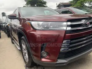 Toyota Highlander XLE 4dr SUV AWD (3.5L 6cyl 6A) 2015 Red
