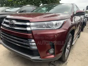 Toyota Highlander XLE 4dr SUV AWD (3.5L 6cyl 6A) 2015 Red