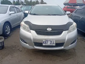 Toyota Matrix Hatchback FWD (1.8L 4cyl 5M) 2010 Silver