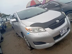 Toyota Matrix Hatchback FWD (1.8L 4cyl 5M) 2010 Silver
