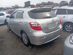 Toyota Matrix Hatchback FWD (1.8L 4cyl 5M) 2010 Silver