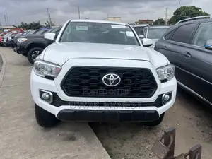 Toyota Tacoma 2023 White