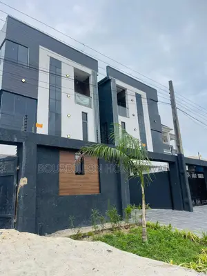 5bdrm Apartment in Lekki Phase 1 for sale