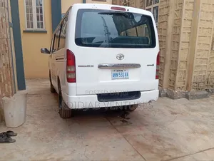 Photo - Toyota HiAce 2008 White