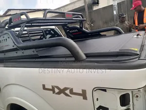 Rollover Bar/Booth Bar) Booth Carrier for F150 and Tundra