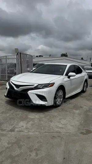 Toyota Camry SE FWD 2020 White