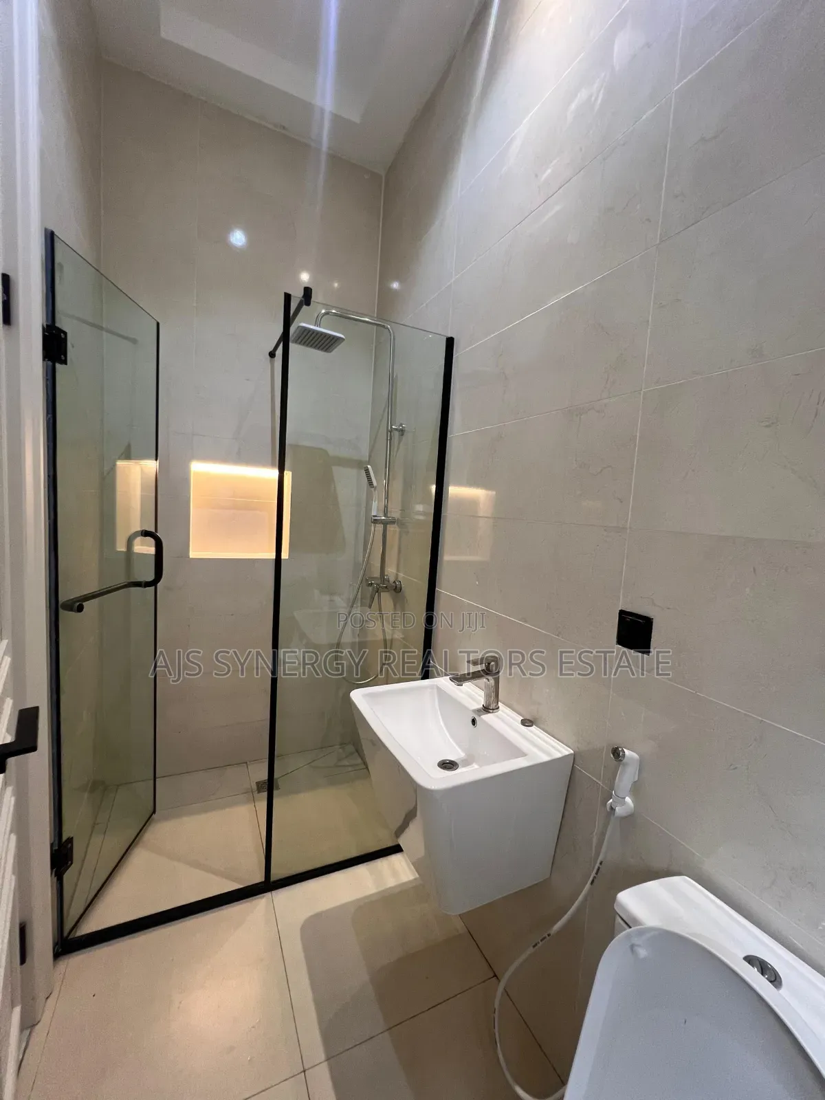 Furnished 5bdrm Duplex in Ikota for rent