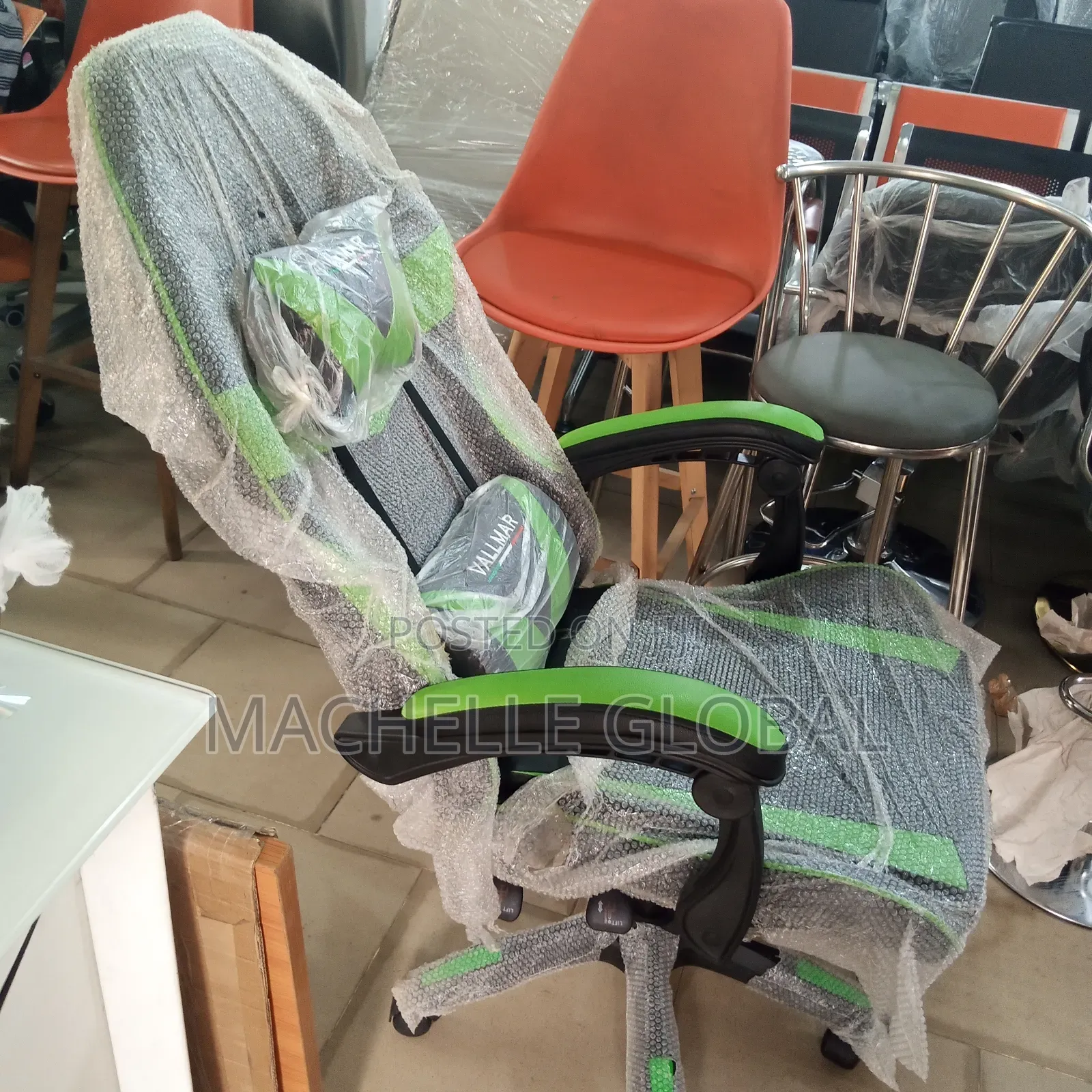 Luxury Chair(Different Colors Available)