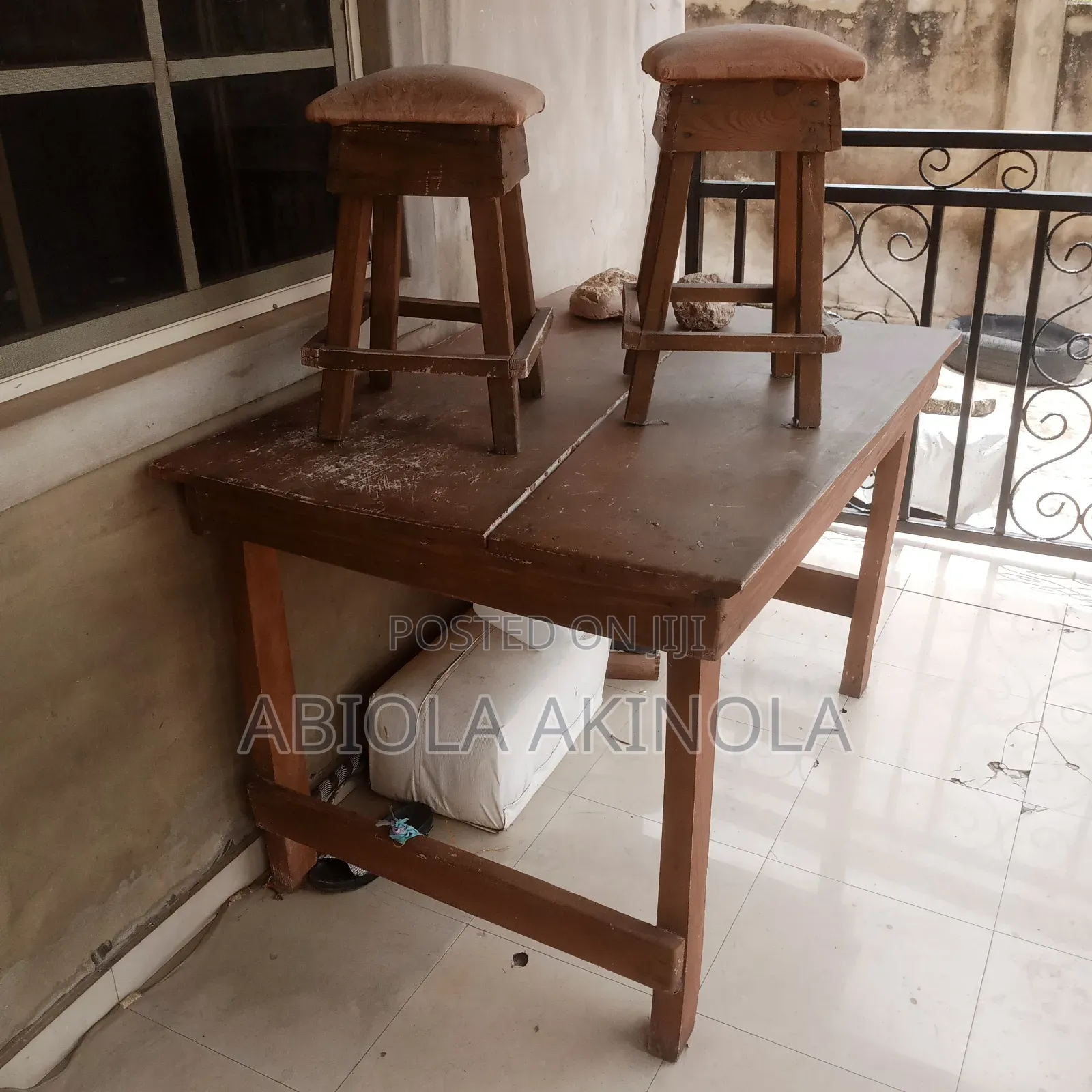 Cutting Table With 3 Stool