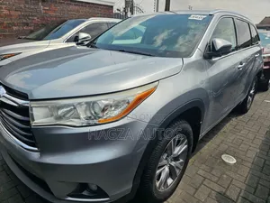 Toyota Highlander XLE 4dr SUV AWD (3.5L 6cyl 6A) 2015 Silver