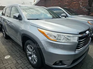 Toyota Highlander XLE 4dr SUV AWD (3.5L 6cyl 6A) 2015 Silver