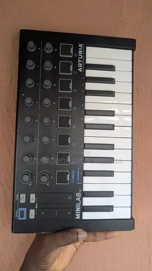 Photo - Aurturia Minilab Studio Midi Keyboard