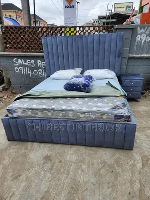 Neatly Padded 6by6 Quality Bed With a Side Drawer
