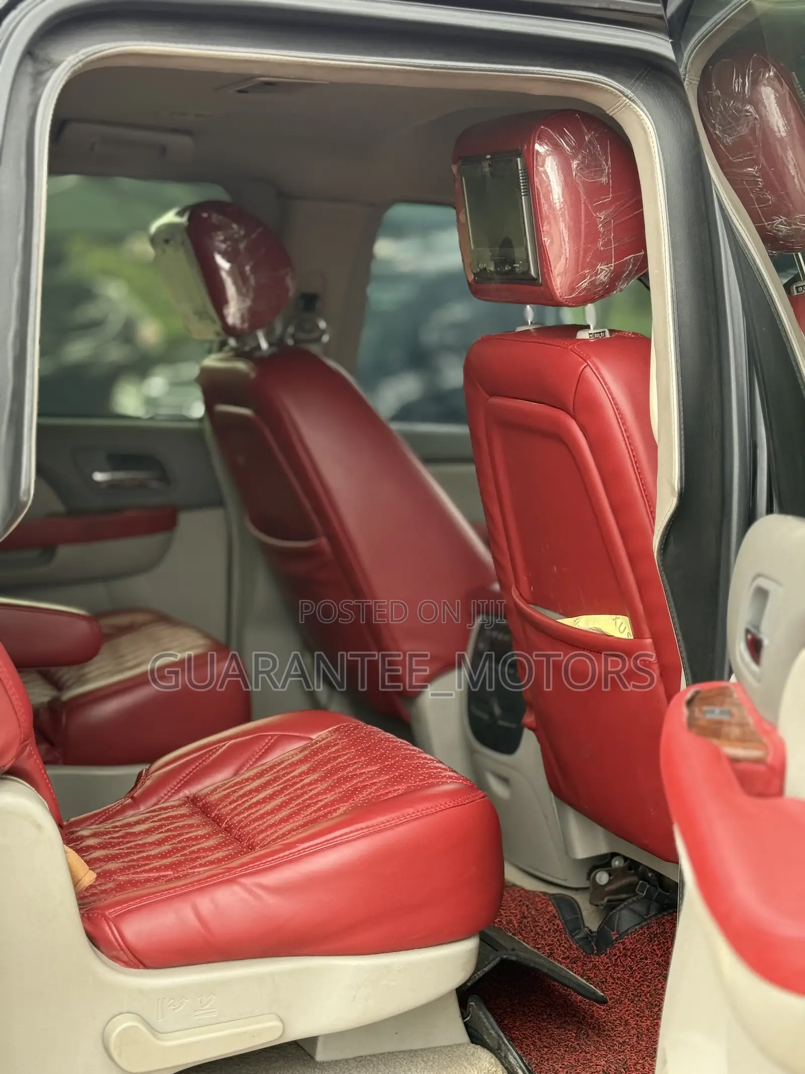 Chevrolet Suburban 2010 Black