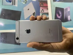 Photo - Apple iPhone 6s 32 GB Silver