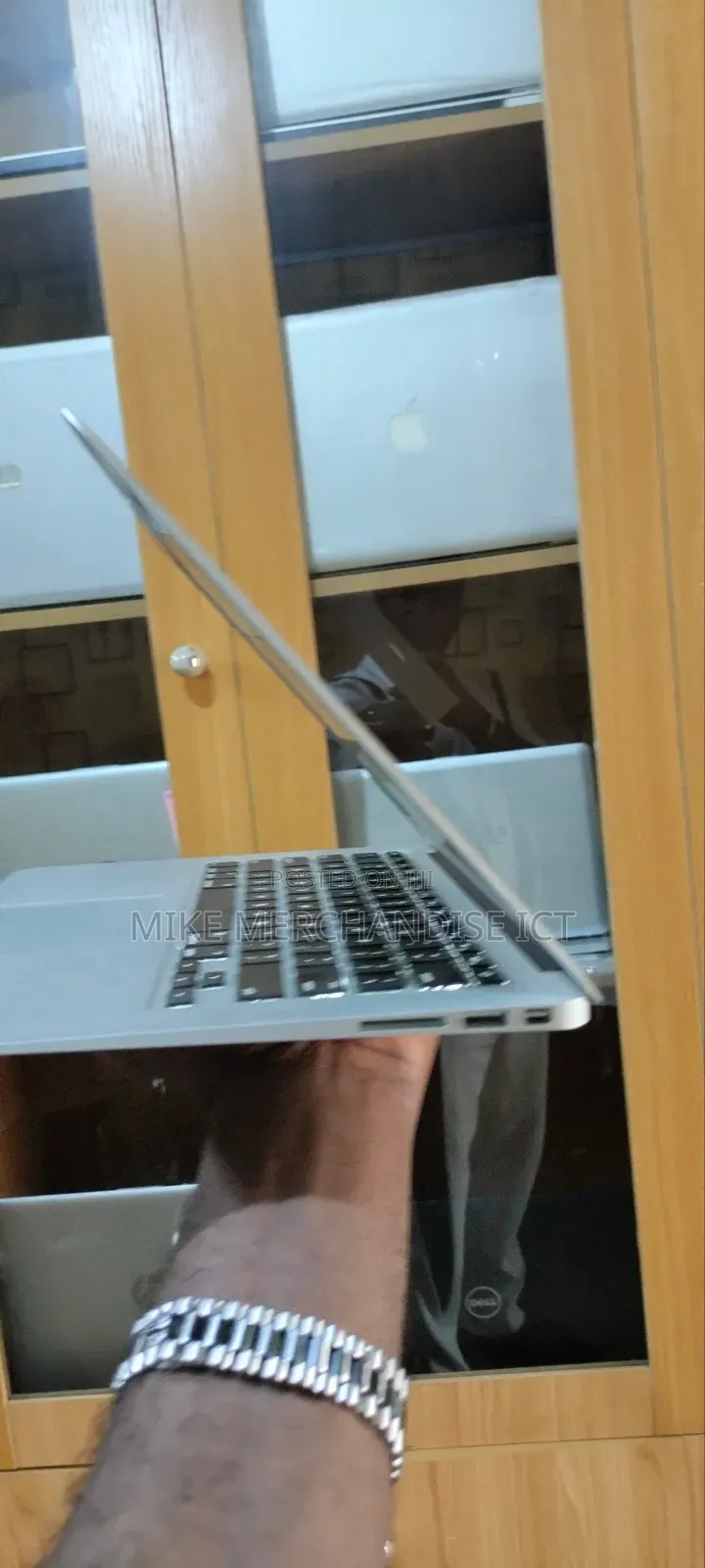 Laptop Apple MacBook Air 4GB Intel Core i5 SSD 128GB