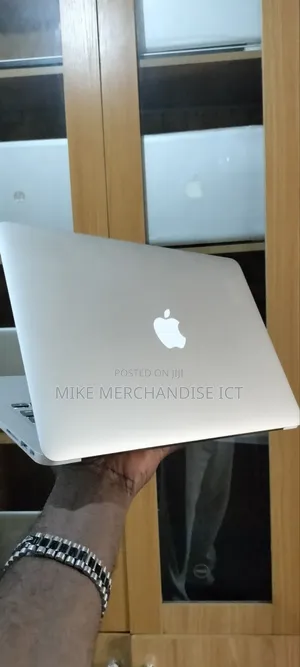 Laptop Apple MacBook Air 4GB Intel Core i5 SSD 128GB