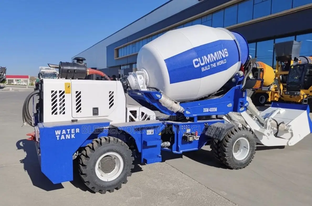 4m3 Cummins Engine Mobile Self Loder Concrete Mixer DGM