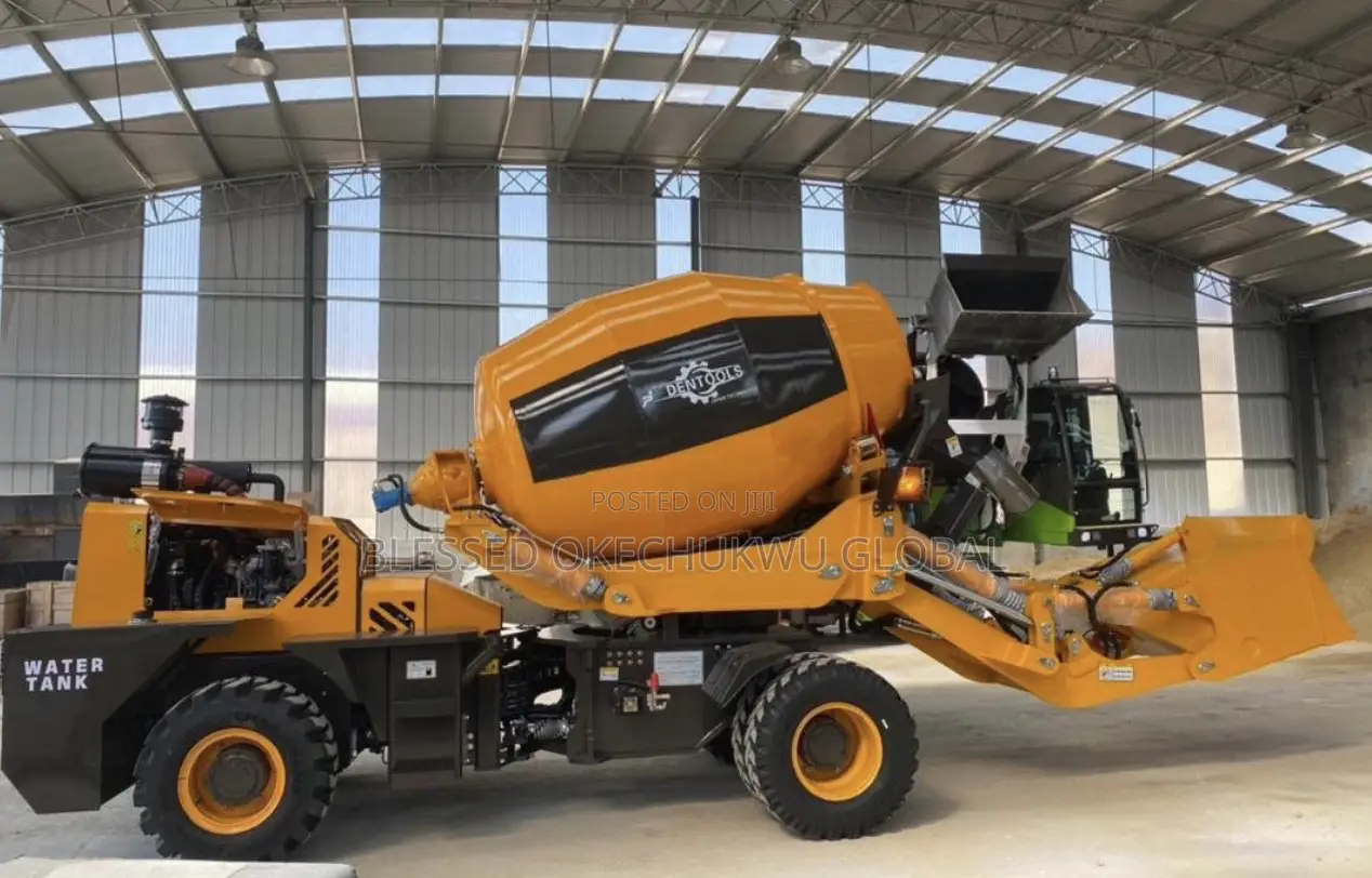 4m3 Yuchai Engine Mobile Self Loder Concrete Mixer DGM