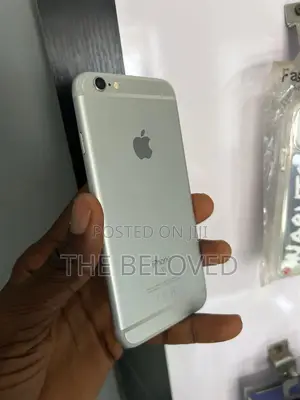 Photo - Apple iPhone 6s 32 GB Silver