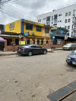 5bdrm Block of Flats in Yaba for sale