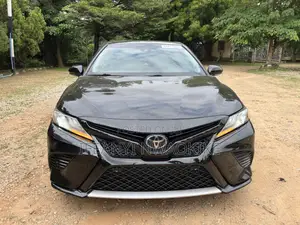 Photo - Toyota Camry 2018 Black