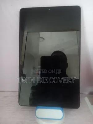 Photo - Lenovo Tab M8 (HD) 16 GB Gray