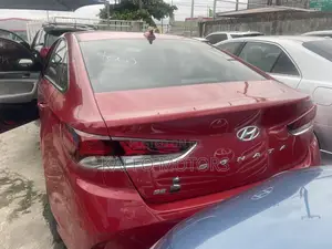 Hyundai Sonata SE 2019 Red